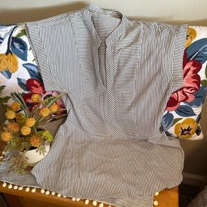 Monteau out of Los Angeles - Cute summer blouse